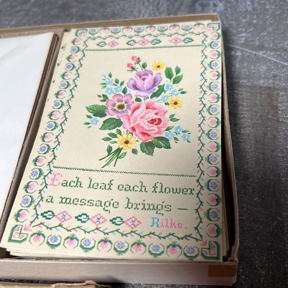 Vintage Needlepoint Notes Cards and Envelopes from Coronation Collection - Picture 3 of 5